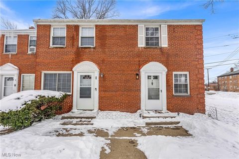 Homes For Sale - 422 Clearview Drive #J10<br/> Euclid, OH 44123