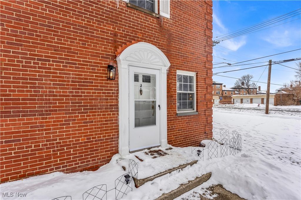 Photo of 422 Clearview Drive, Euclid, OH 44123 (MLS # 5185050)