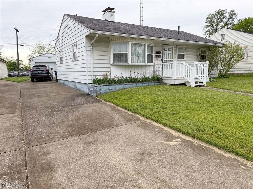 Photo of 1939 Midway Avenue NE, Canton, OH 44705 (MLS # 5207259)