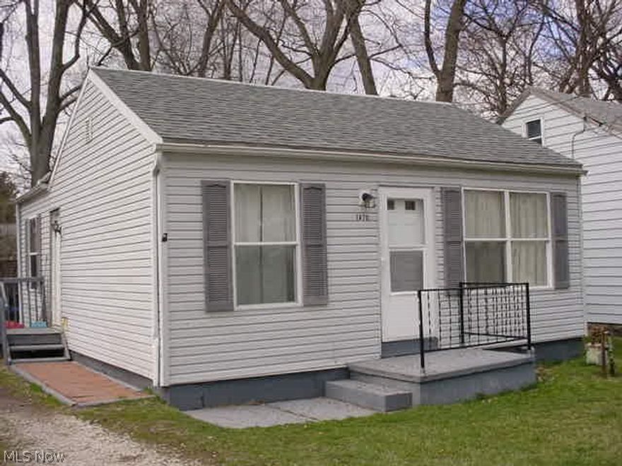 Great all on one floor living! Remodeled! Great for move in rental too! Roof 2015, furnace 2008, hot water tank 2010! 1st floor laundry! Great first time home buyer/FHA! City water & sewer! Tiny home!