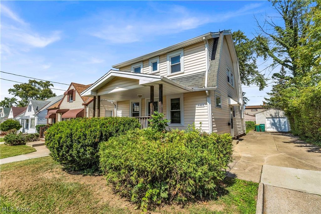 Photo of 19409 Raymond Street, Maple Heights, OH 44137 (MLS # 5205061)