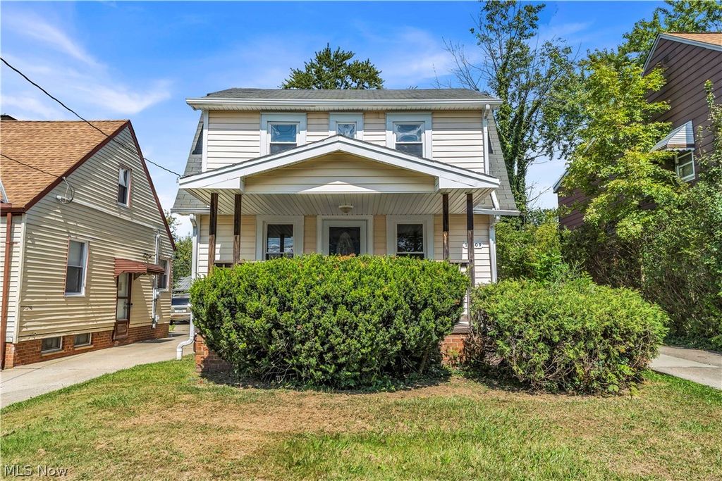 Photo of 19409 Raymond Street, Maple Heights, OH 44137 (MLS # 5205061)