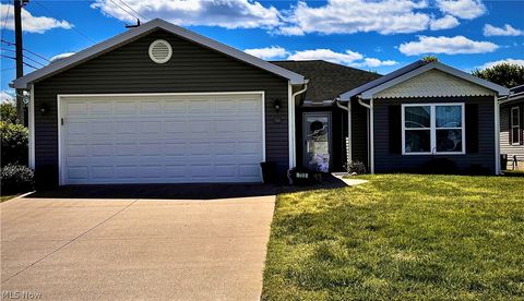 Tiny photo for 703 Oak Tree Lane, Belpre, OH 45714 (MLS # 5203022)