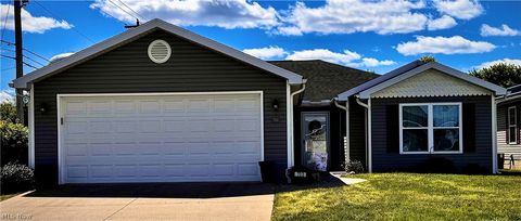 Photo of 703 Oak Tree Lane, Belpre, OH 45714 (MLS # 5203022)