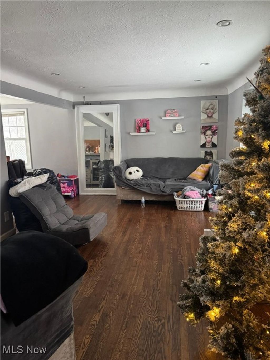 Photo of 5164 Edenhurst Road, Lyndhurst, OH 44124 (MLS # 5176479)