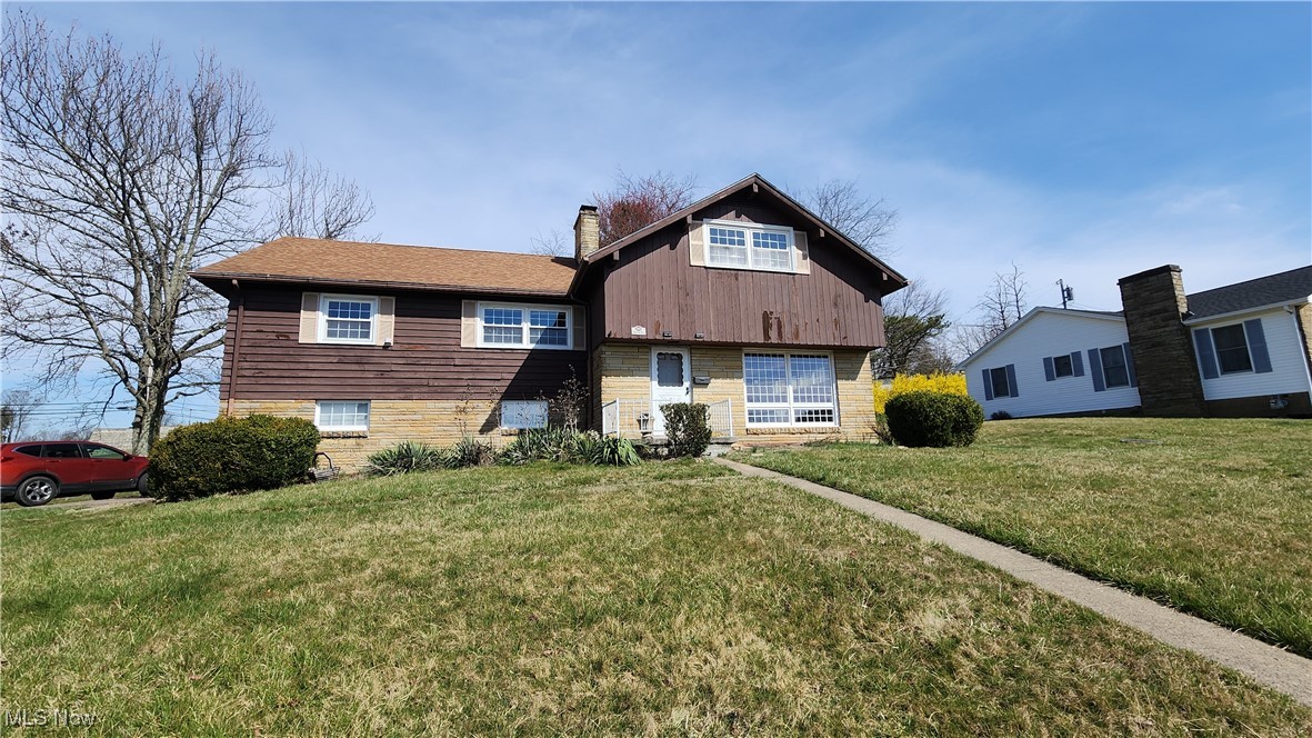 4 LEVEL SPLIT, 4 NICE SIZE BEDROOMs, 2.5 BATHS, SPACIOUS KITCHEN WITH LOTs OF CABINETS. SOME OAK HARDWOOD FLOORS. FAMILY ROOM HAS A WETBAR AND FIREPLACE. 8X12 SHED.