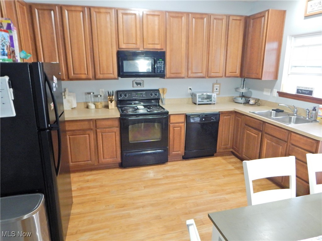 3791 Freedom Place, Lorain, Ohio image 2