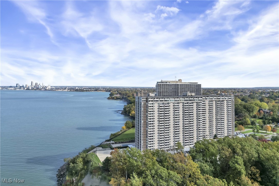 Carlyle Condo - Residential Lease
