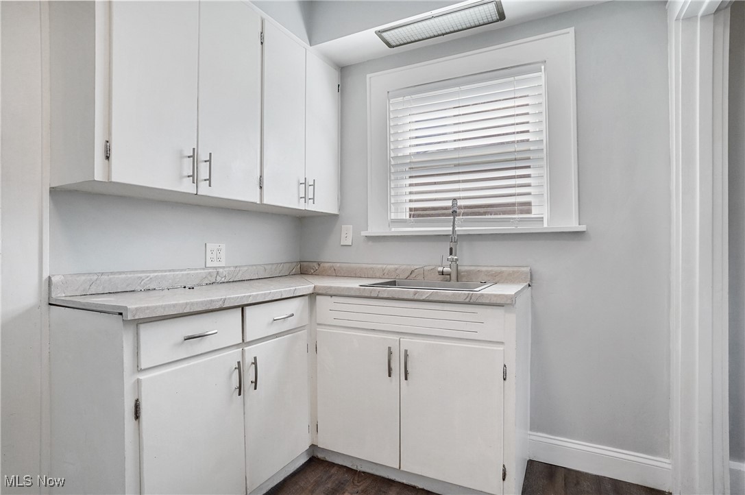 Akron, Ohio 44301, United States, 2 Bedrooms Bedrooms, ,1 BathroomBathrooms,Residential,Pending,87165