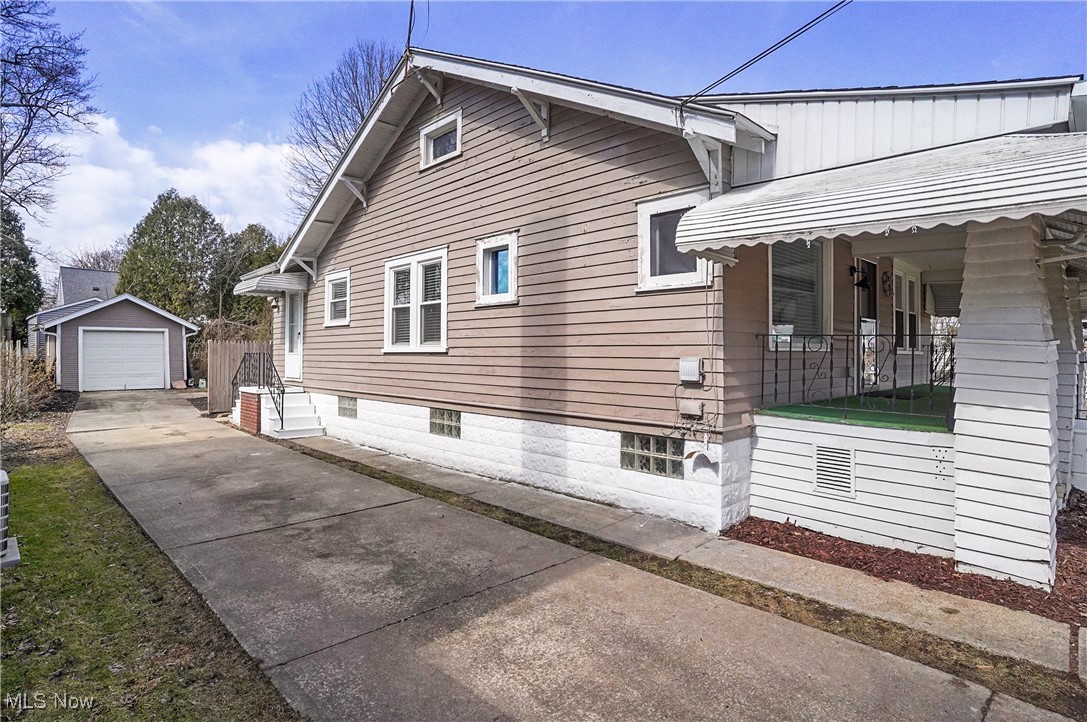 Akron, Ohio 44301, United States, 2 Bedrooms Bedrooms, ,1 BathroomBathrooms,Residential,Pending,87165