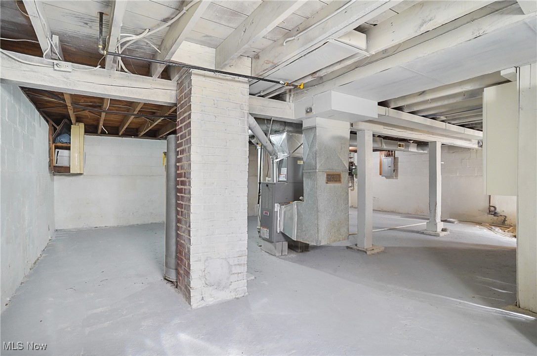 Akron, Ohio 44301, United States, 2 Bedrooms Bedrooms, ,1 BathroomBathrooms,Residential,Pending,87165