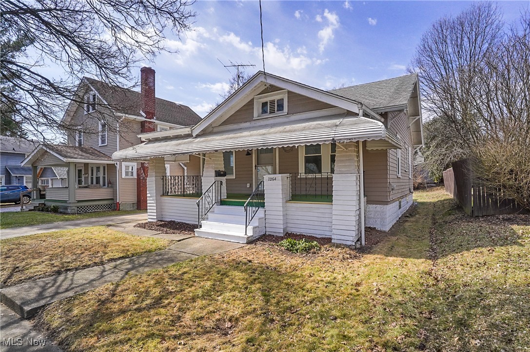 Akron, Ohio 44301, United States, 2 Bedrooms Bedrooms, ,1 BathroomBathrooms,Residential,Pending,87165