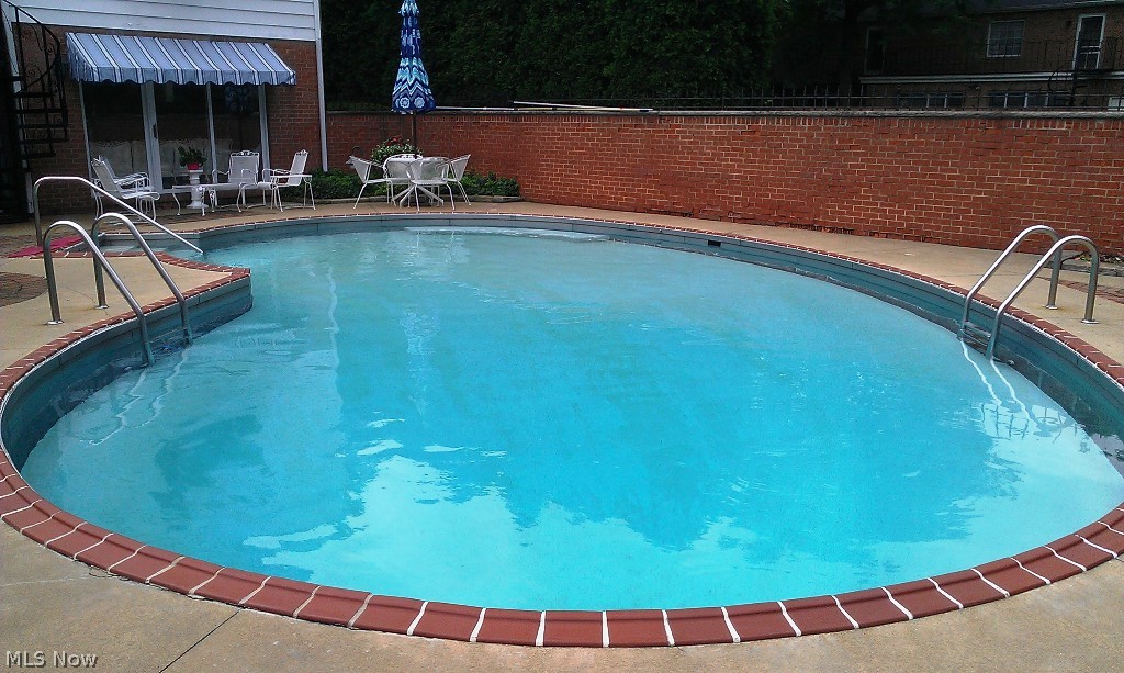 Twin Oaks - Residential Lease