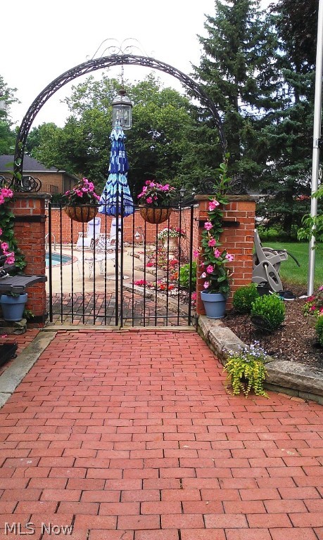 Twin Oaks - Residential Lease