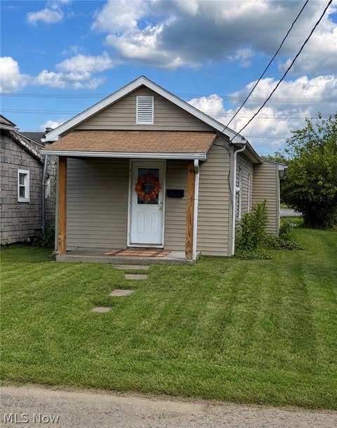 Photo of 2224 Hoge Avenue, Zanesville, OH 43701 (MLS # 5239368)