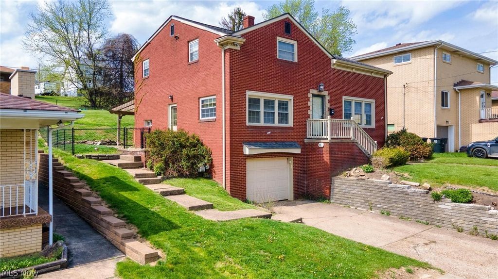 Photo of 325 Garfield Avenue, Steubenville, OH 43952 (MLS # 5201753)