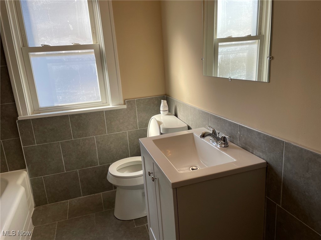 5073 Greenhurst Drive, Maple Heights, Ohio image 31