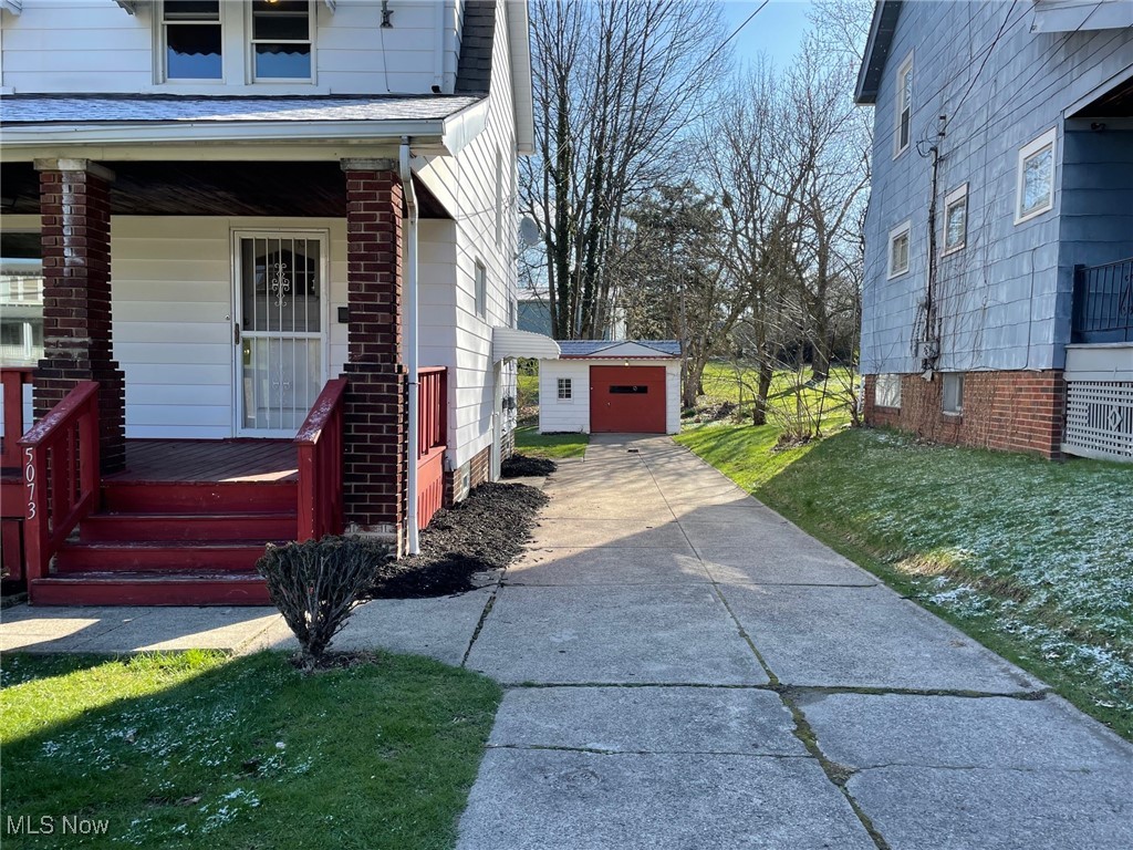5073 Greenhurst Drive, Maple Heights, Ohio image 2