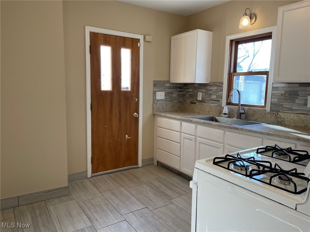5073 Greenhurst Drive, Maple Heights, Ohio image 15