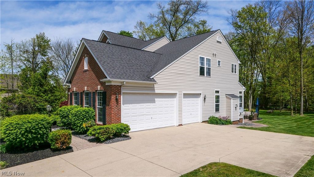 Photo of 9337 Adam Run RUN, Twinsburg, OH 44087 (MLS # 5188913)