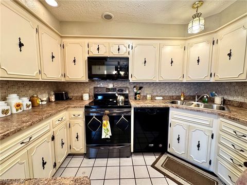 Tiny photo for 780 Pinetree Circle, East Palestine, OH 44413 (MLS # 5189243)