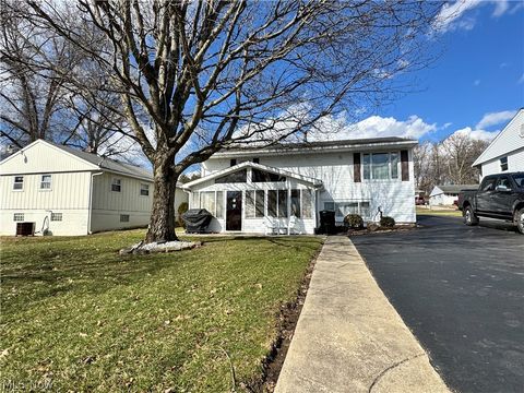 Tiny photo for 780 Pinetree Circle, East Palestine, OH 44413 (MLS # 5189243)