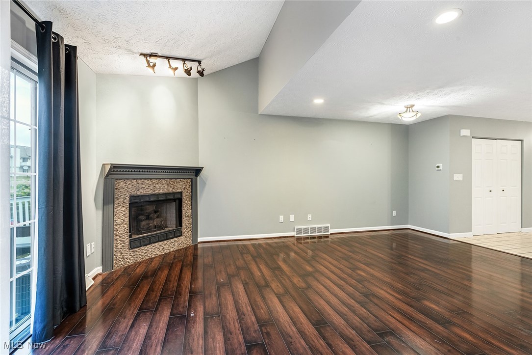 Cross Creek Condo - Residential