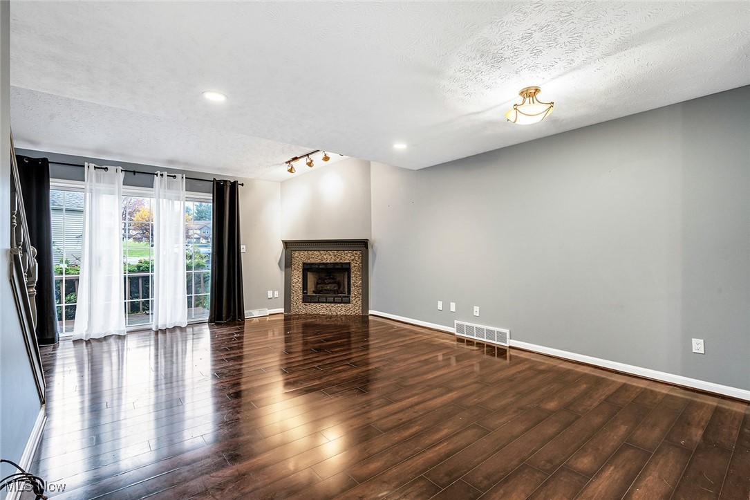 Cross Creek Condo - Residential