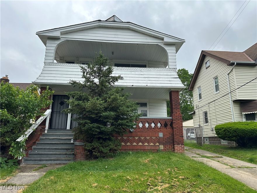 Investor opportunity! This nicely-updated duplex in Cleveland’s Union-Miles neighborhood is ideal for investors or house hackers looking to build wealth. The upstairs unit is currently rented at $800/month, providing immediate cash flow, while the downstairs unit is vacant and ready for finishing touches—an easy value-add to maximize rental income.
Each unit features 2 bedrooms, 1 full bath, spacious living and dining areas, and updated kitchens. Renovations include laminate flooring, newer windows, security doors, updated lighting, newer carpet, countertops, and more. The downstairs unit also has central air.
Located on a 0.12-acre lot with a full basement and paved off-street parking, this property is positioned in a high-demand rental area with strong upside potential. Professionally-managed. Just minutes to Downtown Cleveland, Amazon, Cleveland Clinic, and University Circle.
Whether you're an investor looking for a plug-and-play duplex or a buyer who wants to live in one unit and rent the other, this is a smart buy in Cleveland’s affordable housing market.
