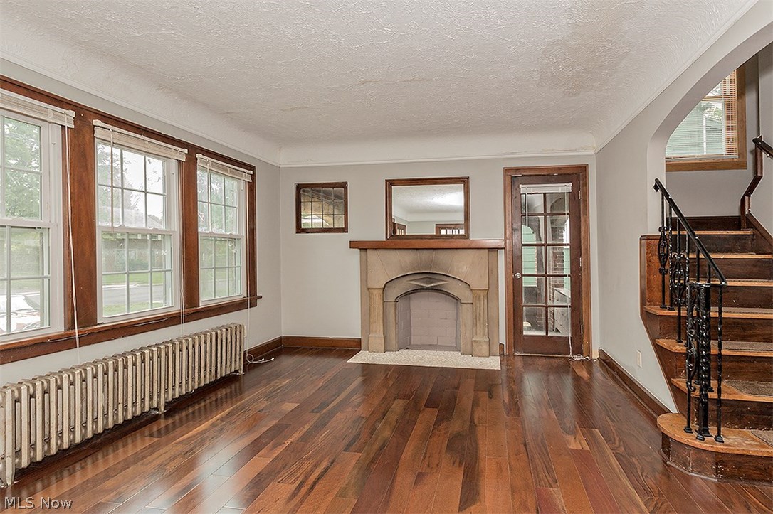 B J Luceys - Residential