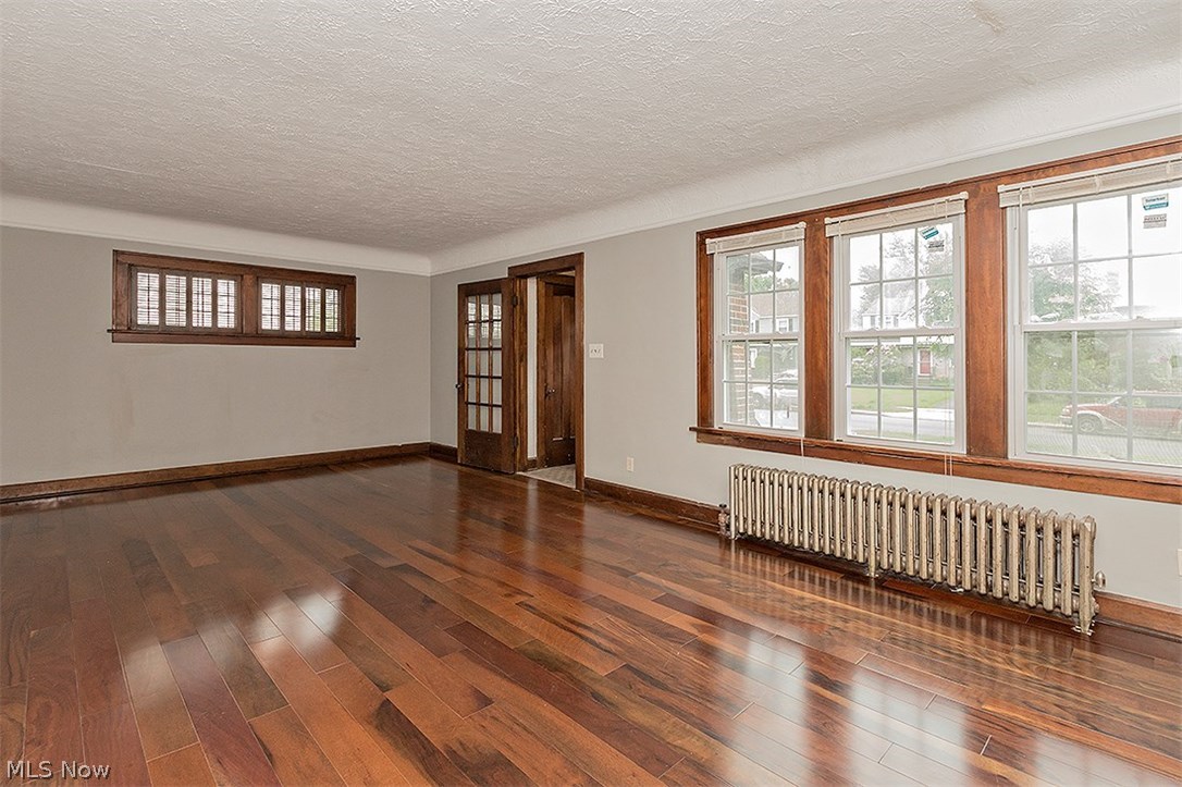 B J Luceys - Residential