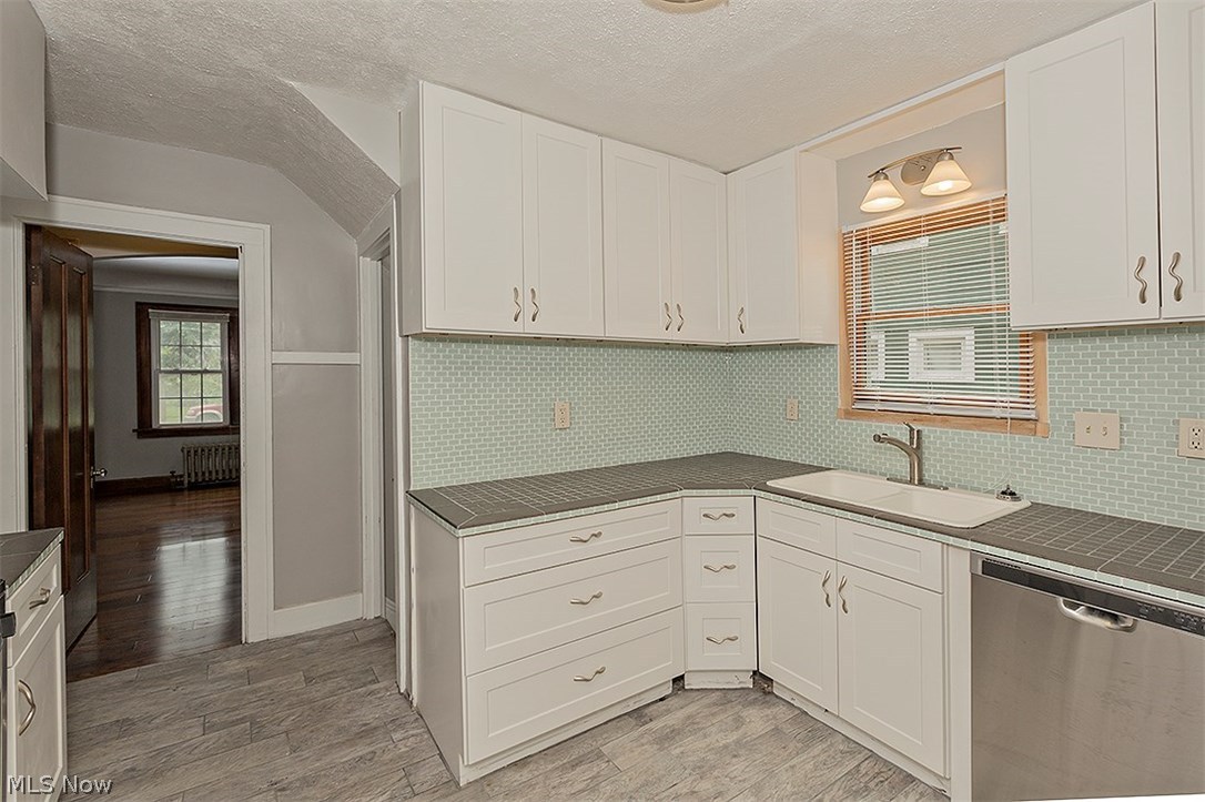 B J Luceys - Residential