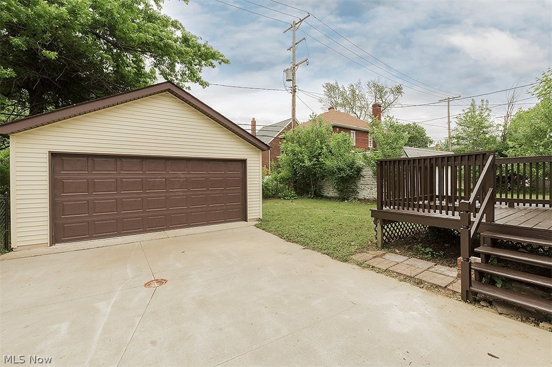 B J Luceys - Residential