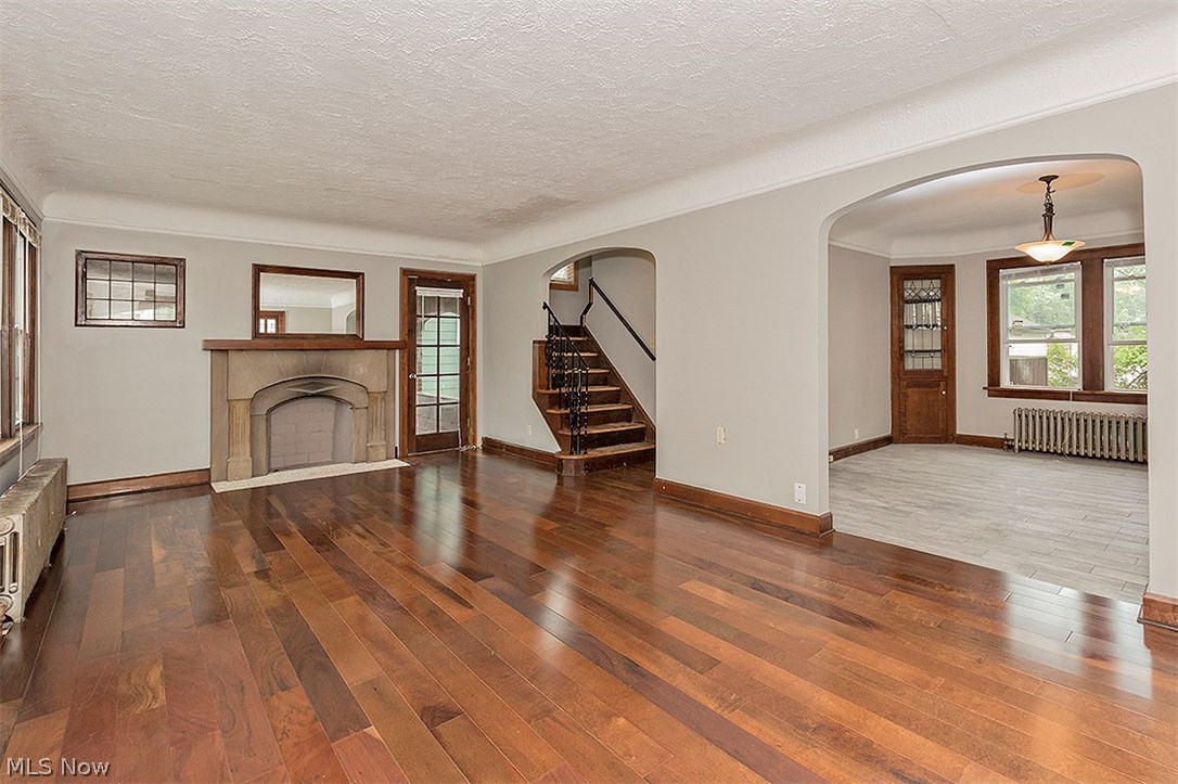 B J Luceys - Residential