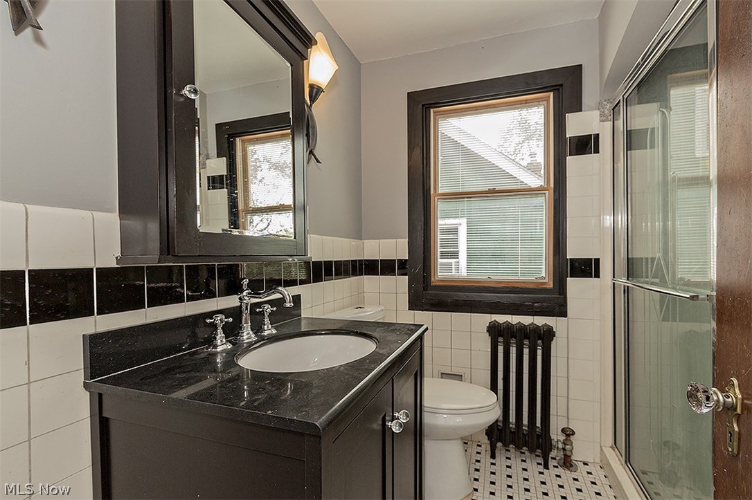 B J Luceys - Residential