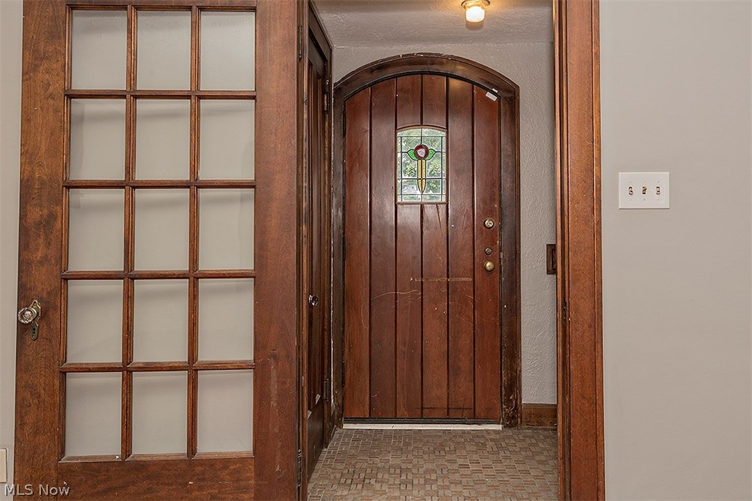 B J Luceys - Residential