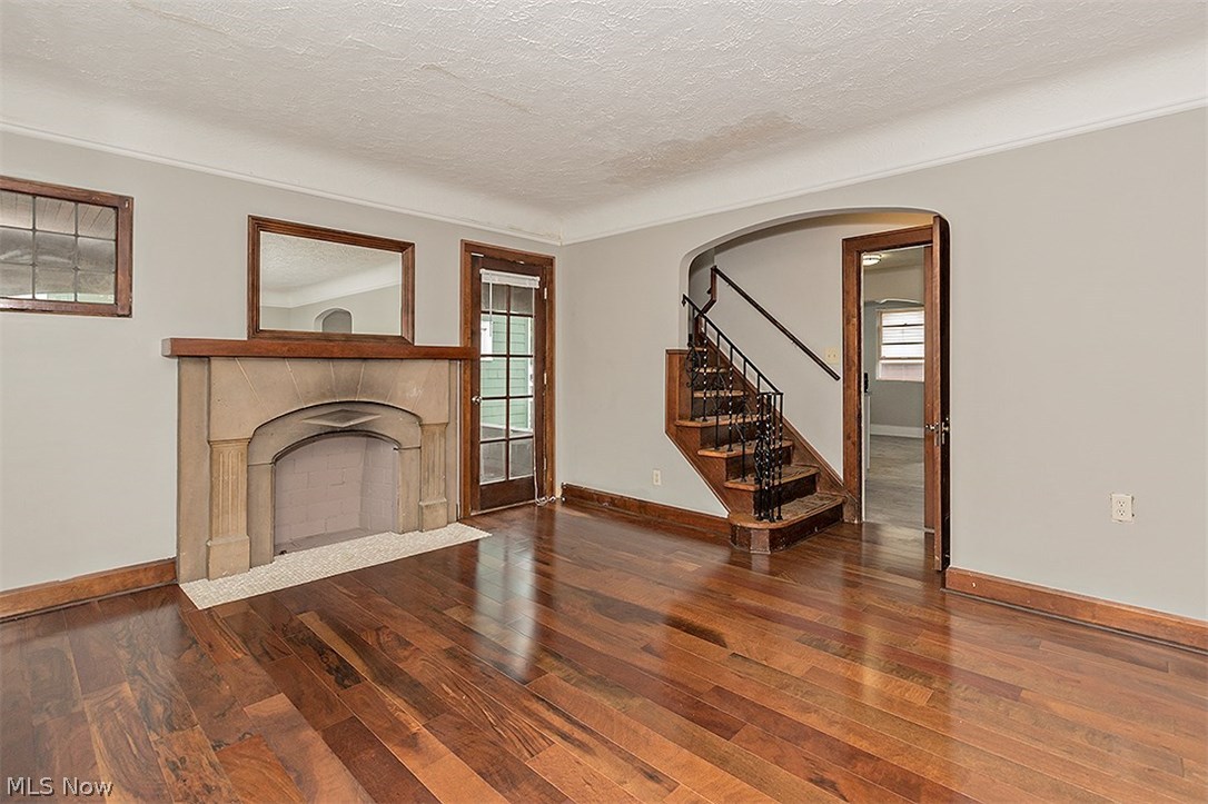 B J Luceys - Residential