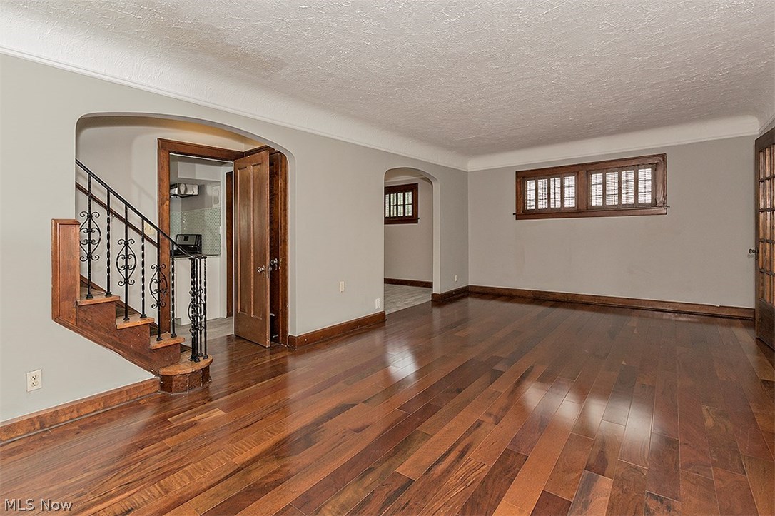 B J Luceys - Residential