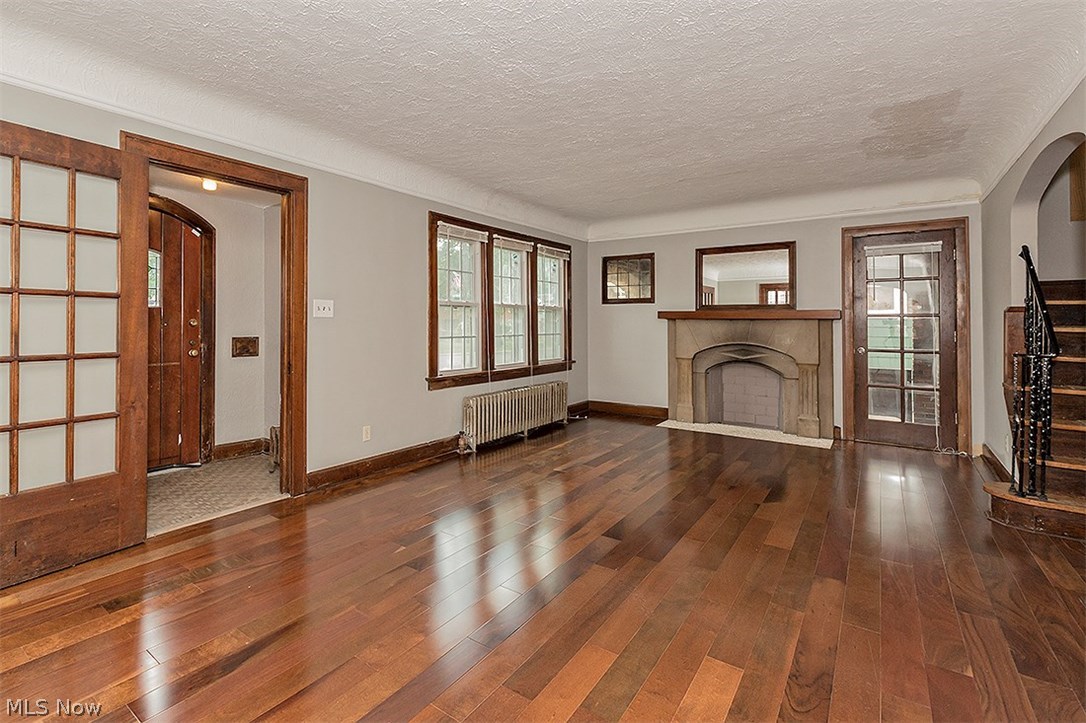 B J Luceys - Residential