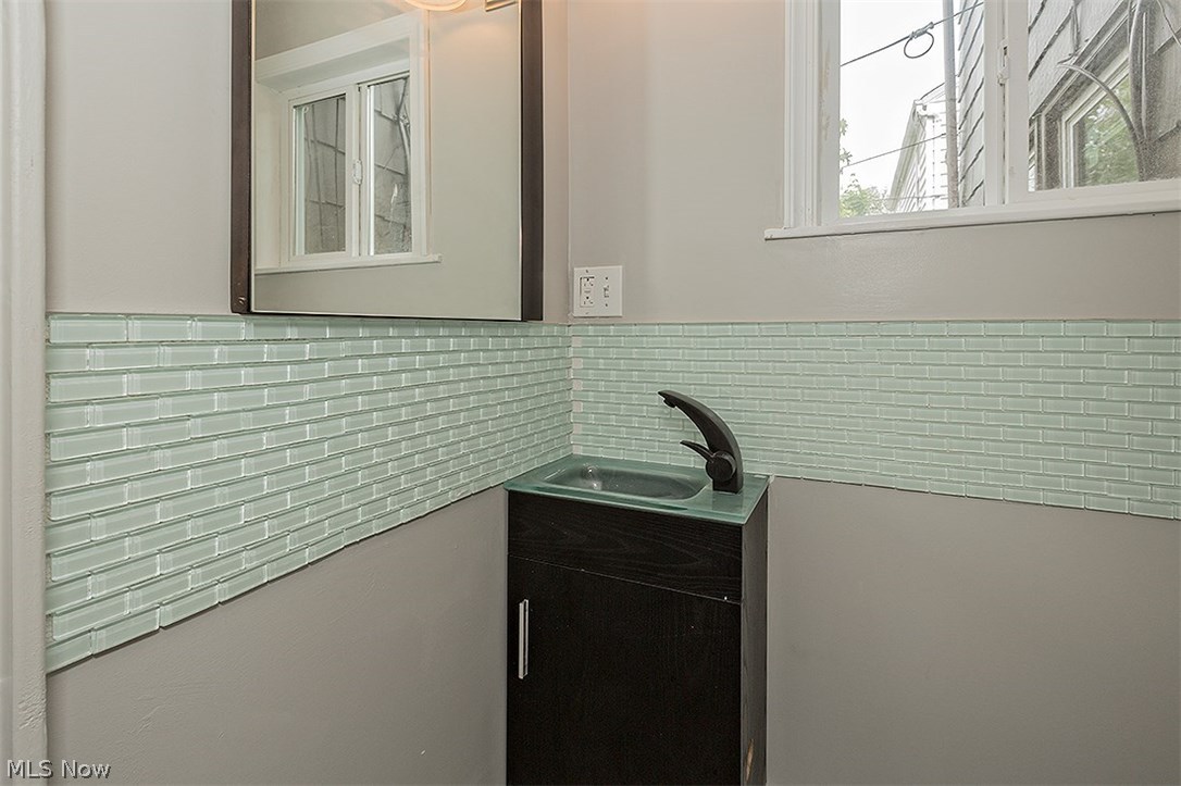 B J Luceys - Residential