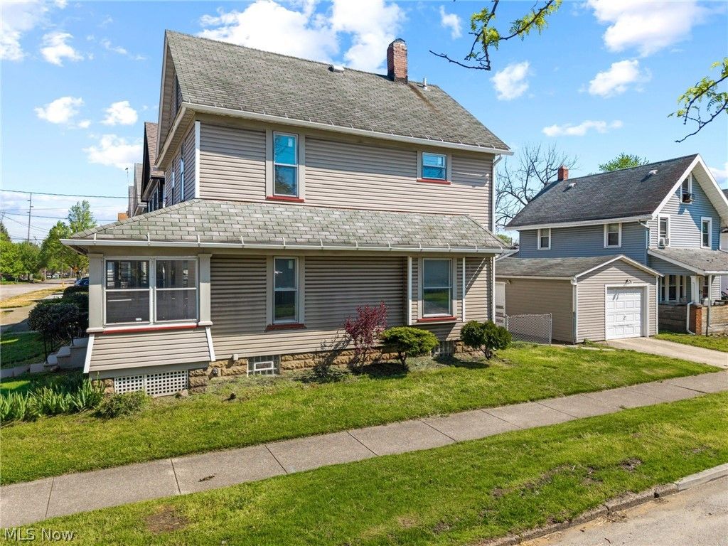 Photo of 299 NW 5th Street NW, Barberton, OH 44203 (MLS # 5201919)