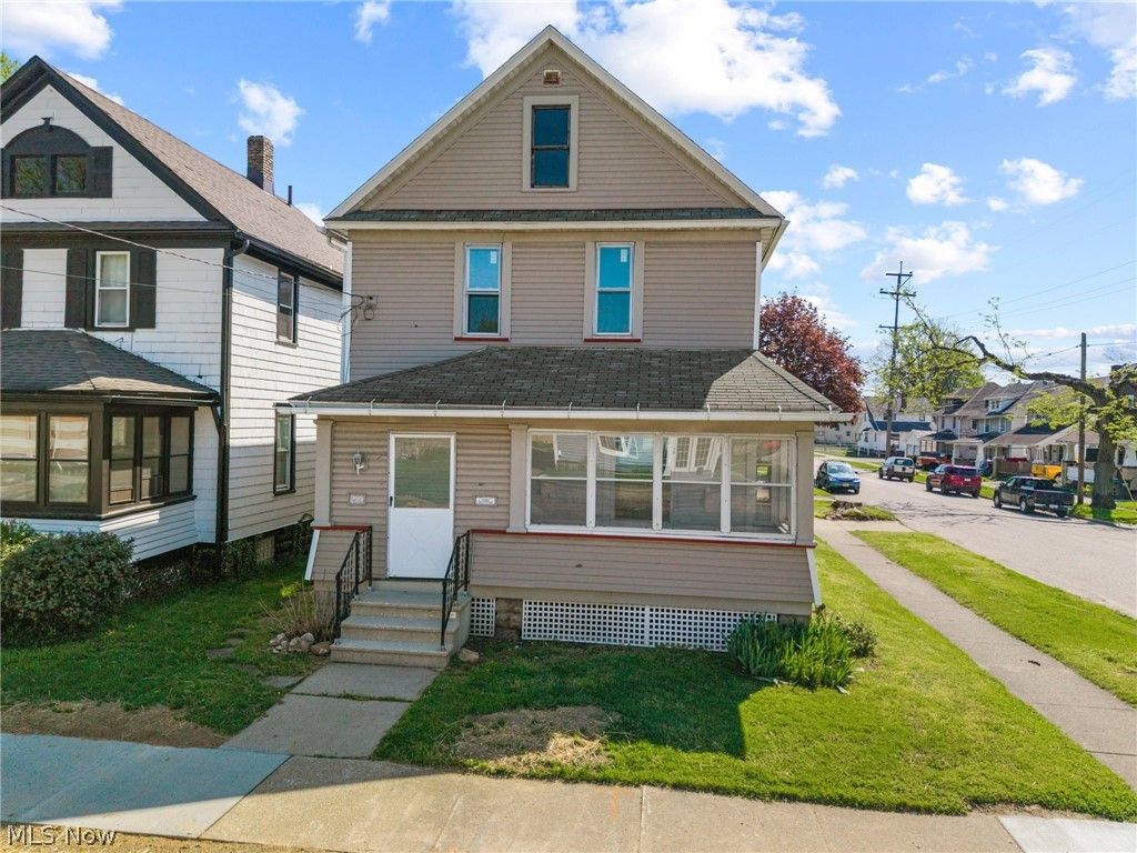 Photo of 299 NW 5th Street NW, Barberton, OH 44203 (MLS # 5201919)