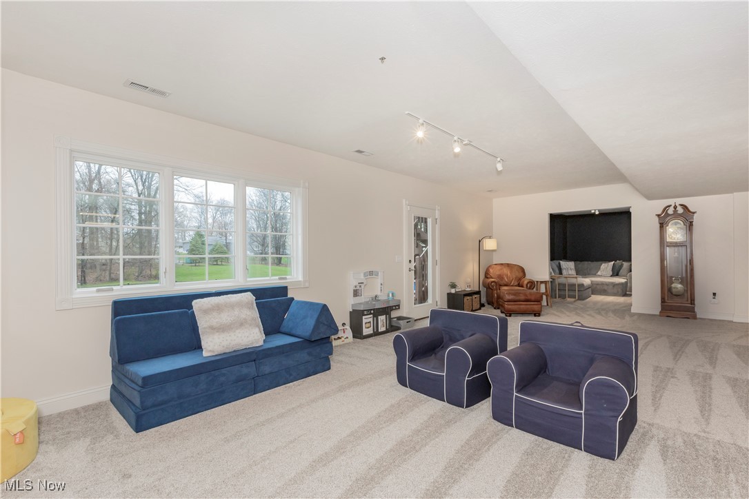 38185 Drury Lane, Willoughby, Ohio image 32