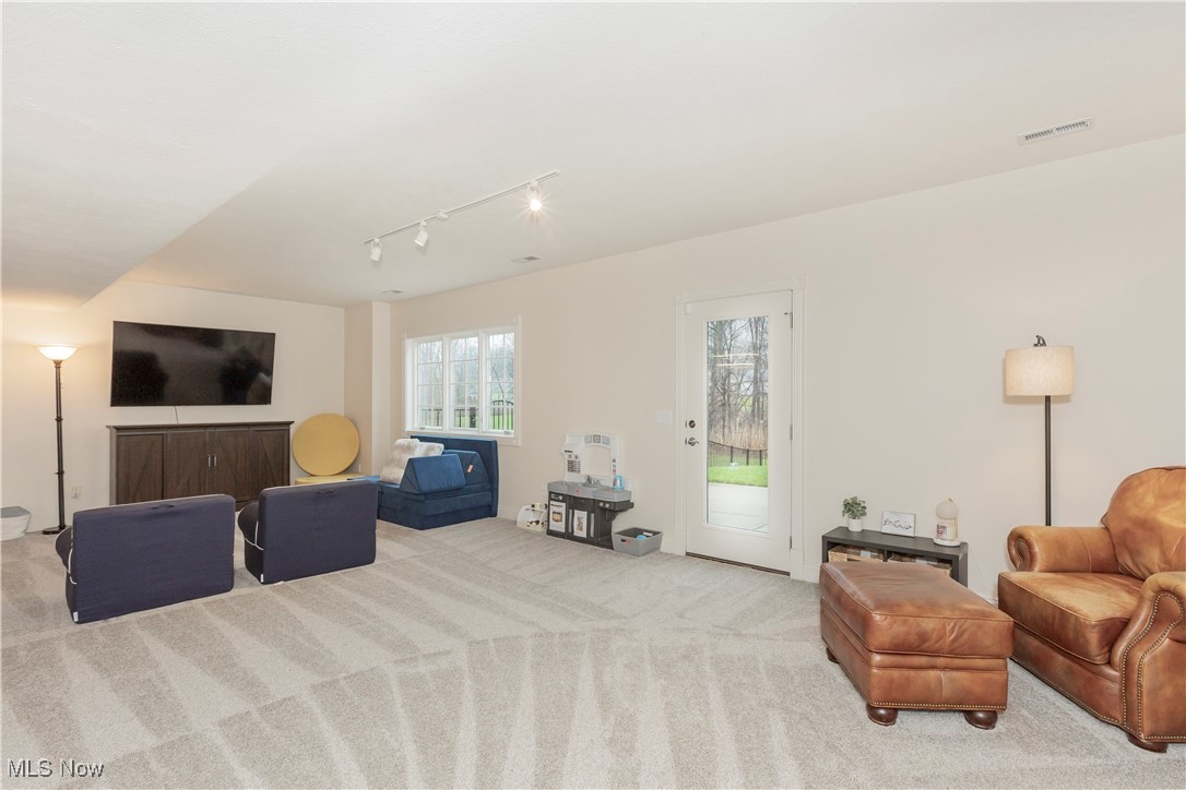 38185 Drury Lane, Willoughby, Ohio image 31