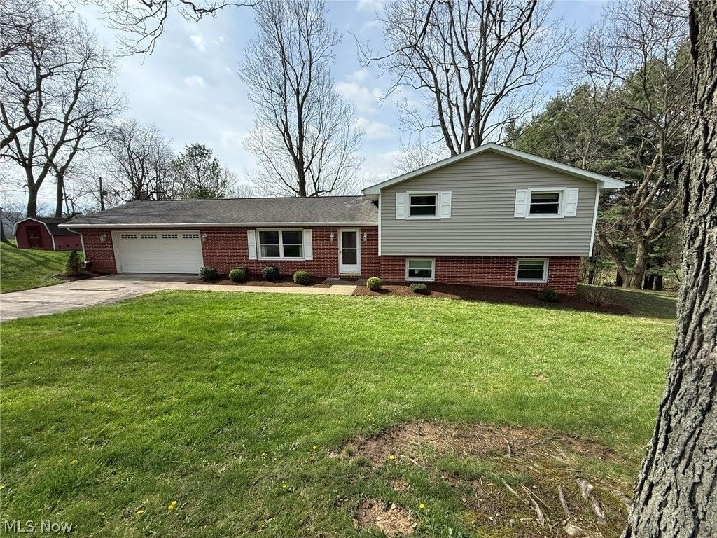 Photo of 3135 Circleview Drive NW, Dover, OH 44622 (MLS # 5195556)