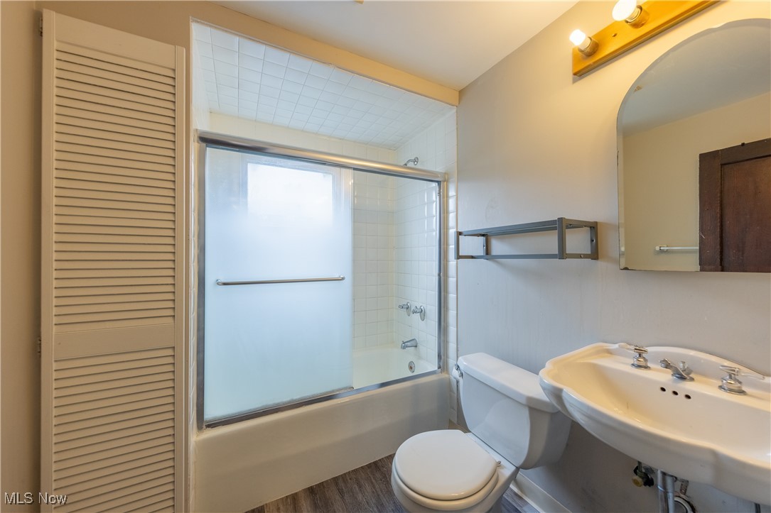 Cleveland Heights, Ohio 44106, United States, 5 Bedrooms Bedrooms, ,2 BathroomsBathrooms,Residential,Active,134180