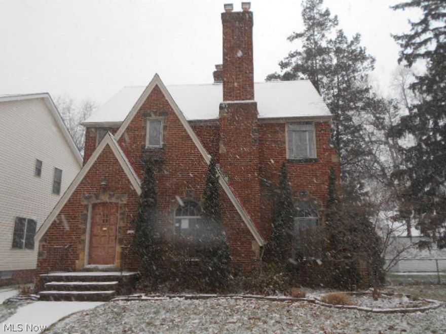 A 4 Bedroom, 2.5 bathroom Colonial home. Has unfinished basement, rear wood deck and detached double car garage with wood doors. 
Has a beach club with access to Lake Erie. Also near Waterloo Arts and Entertainment District, shopping, restaurants, library, Wildwood Park with boat docking and more! Downtown Cleveland, University Circle just moments away. seller requested the H&B to be uploaded within 24 hours which would be 5pm today.
Seller reserves the right to accept the offer deemed best; The property is to be sold in its current as-is condition; All offers are subject to final corporate approval.