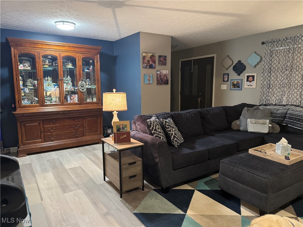 32683 Jefferson Drive, Solon, Ohio image 6