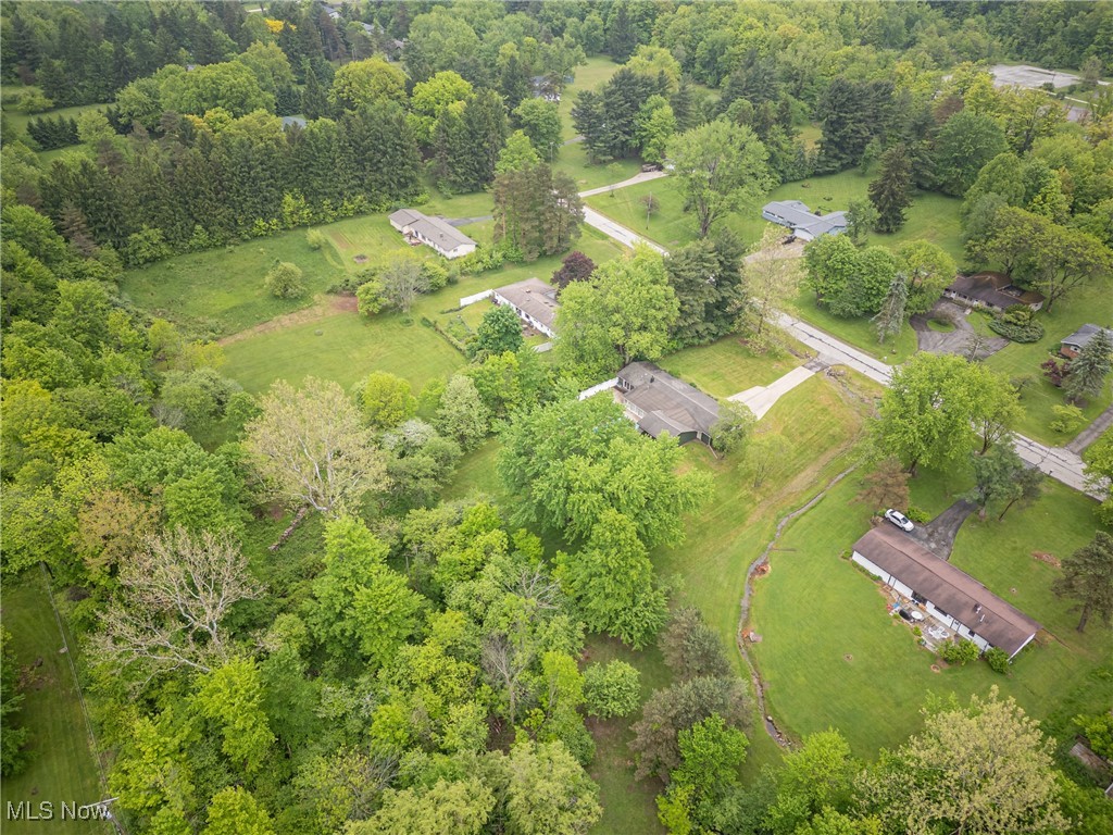 8620 Beacon Hill Drive, Chagrin Falls, Ohio image 33