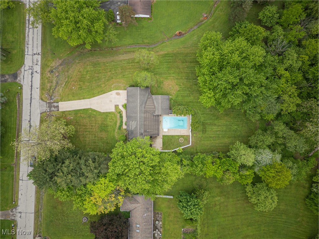 8620 Beacon Hill Drive, Chagrin Falls, Ohio image 29